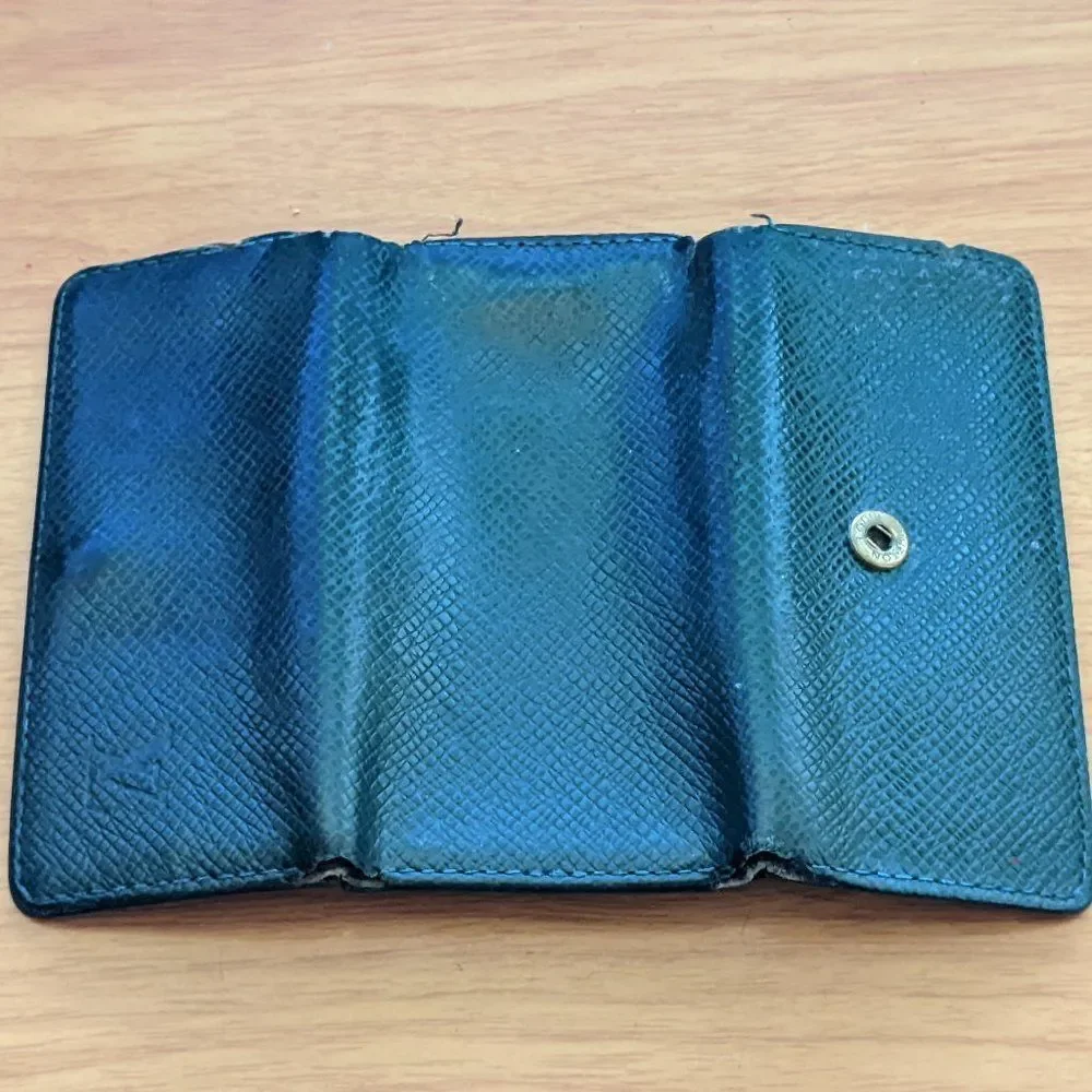 Louis Vuitton Taiga Key Holder/Wallet #1046💥PRICE DROP💥